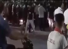 تجمع اعتراضی  مردم خرمشهر در اعتراض به روند نامناسب امداد رسانی؛ شعار  رییسی رییسی استعفا استعفا/ FILM