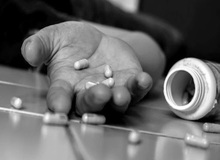 «خودکشی»؛ سومین علت مرگ جوانان ۱۵ تا ۲۹ سال است/ «خودکشی منجر به فوت» در مردان بیشتر از زنان است/ خودکشی در بین زنان بیوه، مطلقه بیشتر است


