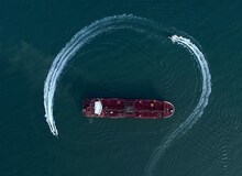 توقیف نفتکش خارجی به اتهام حمل ۲ میلیون لیتر سوخت قاچاق در دریای عمان