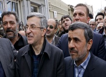 مشایی وکلایش را هم از حضور در دادگاه منع کرد
