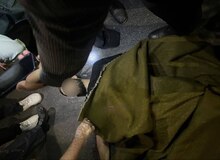 جزییات تیراندازی در مشهد/ دو فرد ناشناس با لباس نظامی‌و با استفاده از اسلحه کمری، شماری از بسیجیان را مورد هدف قرار دادند/ ضاربین متواری هستند