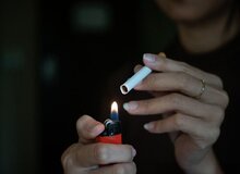 همنشینی با سیگار برای دختران/ چرا سیگار کشیدن در دختران بیشتر شده؟