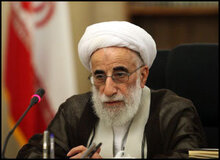 آیت الله جنتی: مردم با وجود سردی هوا یا مشکل تنفس در گرد و غبار، در راهپیمایی 22 بهمن شرکت کردند