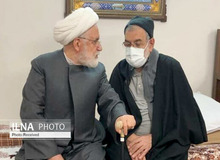 خبرگزاری فارس: این چه حصری است که کروبی در حال بگو بخند است؟

