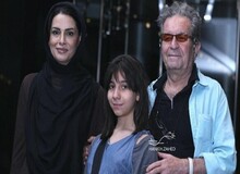 صحبت‌های مونا مهرجویی در مراسم تشییع پدر و مادرش + فیلم