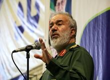 فدوی: برای حل مشکلات اقتصادی و معیشتی امروز کشور باید سختی‌ها را تحمل کنیم