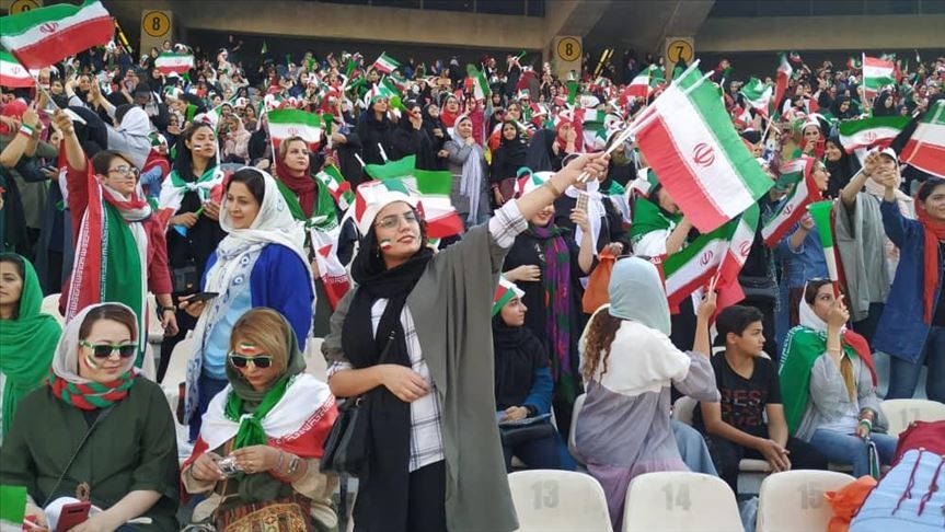 چراغ سبز وزیر کشور برای ورود زنان به ورزشگاه‌ها