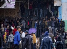 قحطی نان در غزه؛ هجوم زنان و کودکان گرسنه به نانوایی‌ها+فیلم