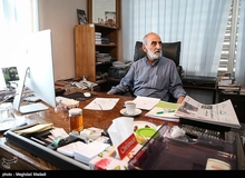 حسین شریعتمداری: به جای دریافت طلب ۷میلیاردی از کره جنوبی چرا باید جاسوس آزاد کنیم؟ خب تنگه هرمز را ببندیم!