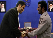 پیشتازی مدل احمدی نژاد در تلگرام؛ یقه گیری اصلاح طلبان در «کلاب هاوس»/ دولت برای چه کسی کت وشلوار انتخاباتی می دوزد؟
