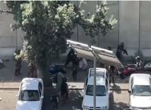 هجوم معترضان به سمت ارگ ریاست‌جمهوری در کابل و تیراندازی طالبان/FILM