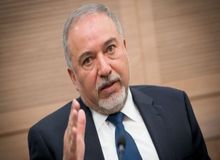 لیبرمن، وزیر اسبق اسرائیلی: پس از نابودی حماس اداره غزه به کشور مصر سپرده شود