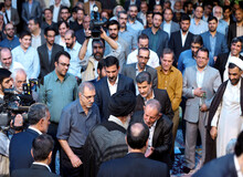 شعر طنز دلنشینی که دیشب در حضور رهبرانقلاب خوانده شد/گفتا که شکایت کنم از دزدی سعدی!
