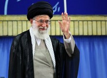 آیت الله خامنه ای: کسانی که شعار تغییر قانون اساسی می دهند، حرف بیگانگان را می زنند