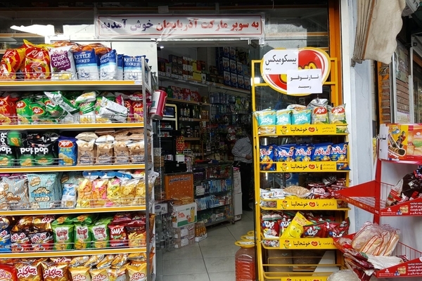 رئیس اتحادیه صنف سوپرمارکت و مواد پروتئینی تهران؛ نسیه‌فروشی در سوپرمارکت‌ها بیشتر شد / قیمت‌ها بالا می‌رود، مغازه‌دار مقصر نیست / تغییر قیمت‌ها به دغدغه روزانه کسبه تبدیل شده است