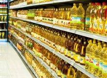 قیمت روغن دو برابر شد/ رئیس اتحادیه سوپرمارکت داران تهران؛ قیمت روغن در بازار به دلیل کاهش عرضه افزایش چشمگیر پیدا کرده است/ آبمیوه بخر تا روغن بدهیم  شرط عجیب عرضه روغن به سوپرمارکت هاست