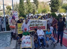 تجمع بیماران مبتلا به دوشن مقابل وزارت بهداشت / مطالبه برای واردات دارو