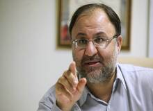 استاد دانشگاه تهران : محمد جواد ظریف خوراک به رسانه های بیگانه می دهد/ او بایداز عالم سیاست کنار بکشد 