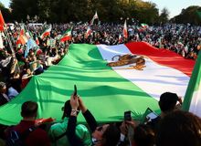 کیهان:اپوزیسیون حتی در به خیابان کشاندن ایرانیان خارج کشور نیز شکست خورد/مخالفان جمهوری اسلامی پرچم ساواک را بر افراشتند