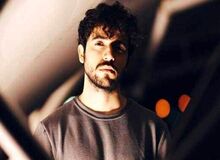 حمله کیهان به شروین حاجی‌پور: گرفتن جایزه از دست ظالم، باعث سرشکستگی است/ باید جایزه را توی سرشان می‌کوبید!